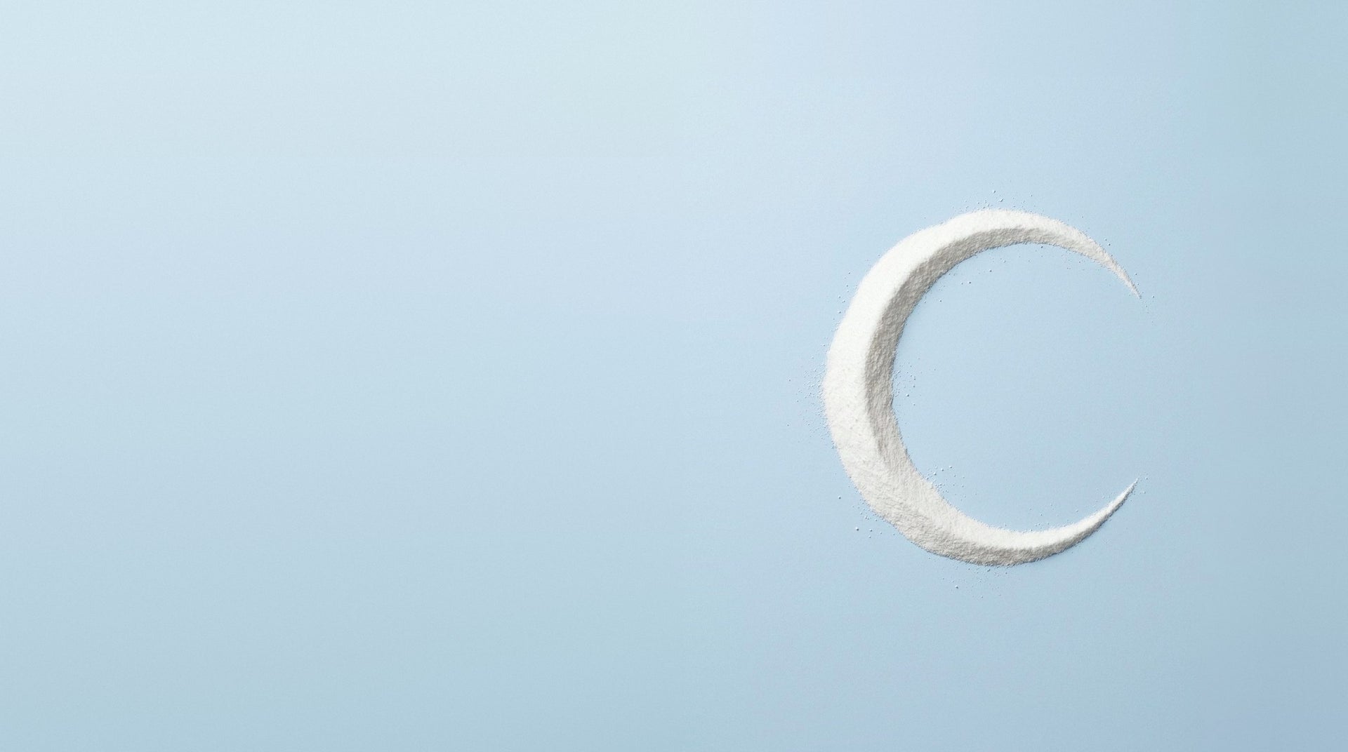 White magnesium malate powder drawn into a crescent